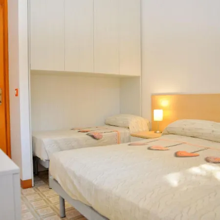 Adorable Seaside Flat For 4 Guests - Beahost Apartment