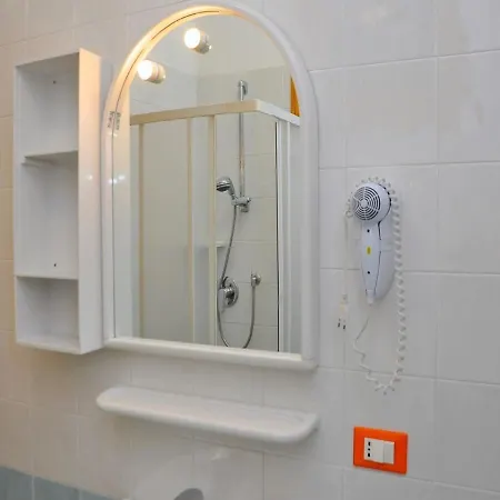 Adorable Seaside Flat For 4 Guests - Beahost *